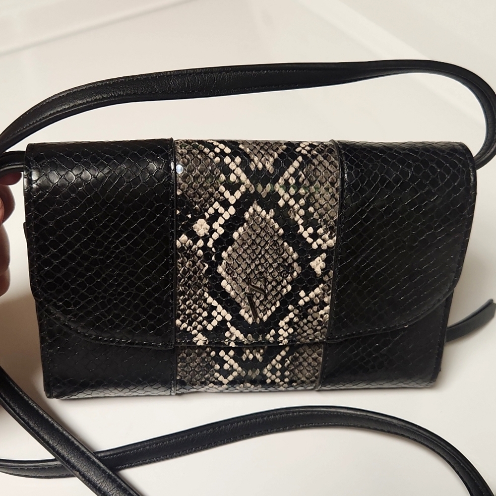 Simply Vera by Vera Wang crossbody purse or wallet with snakeskin accents. Black